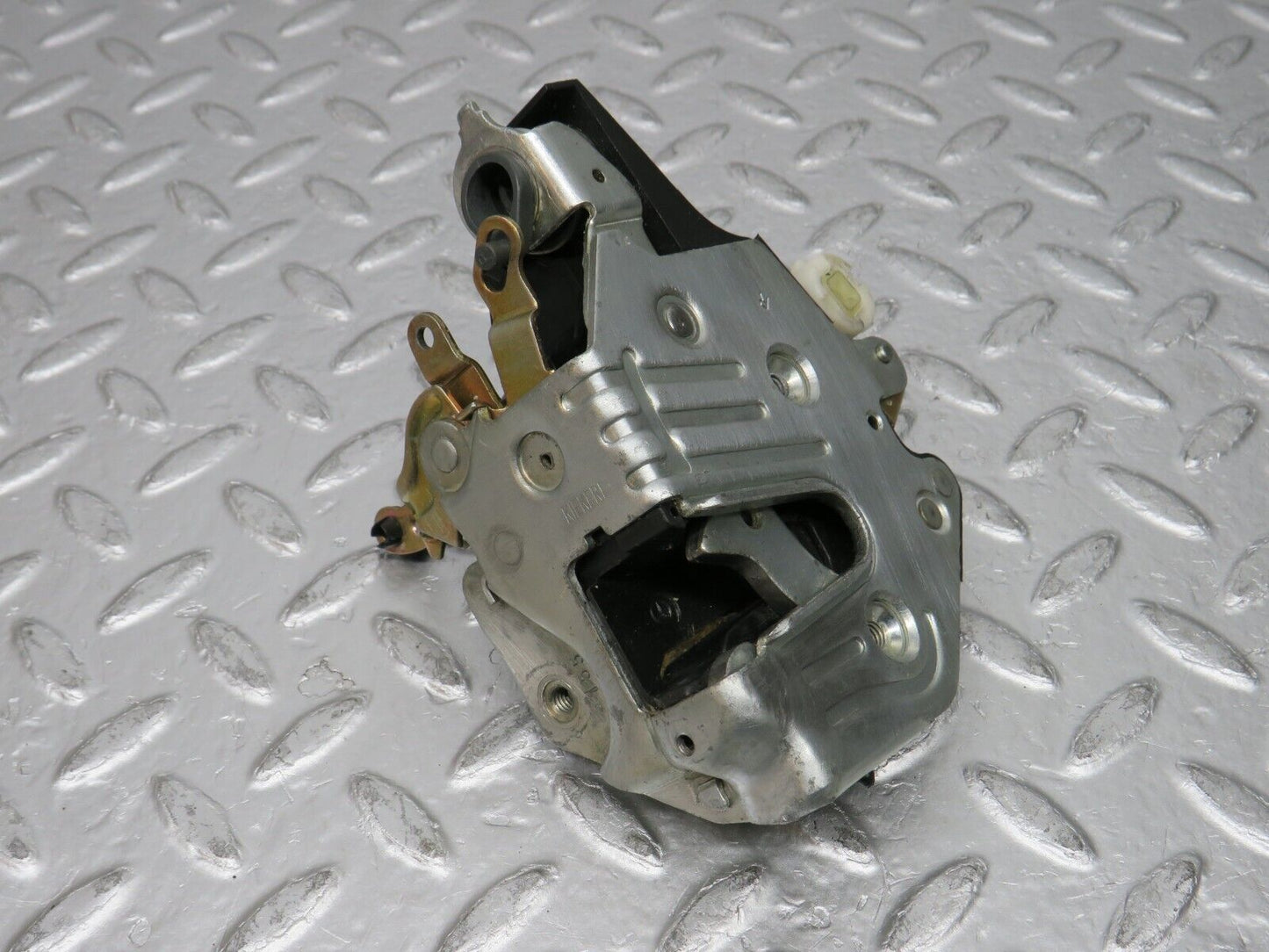 31391 Mercedes-Benz S124 220TE Wagon Front Right Door Lock Mechanism