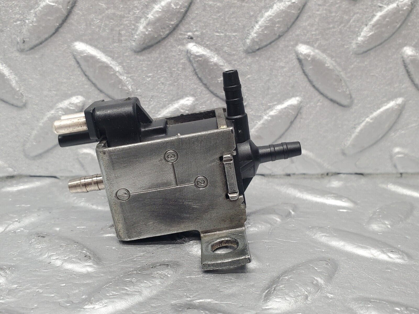 46213 Mercedes-Benz W124 280E Vacuum Control Valve 0015408697
