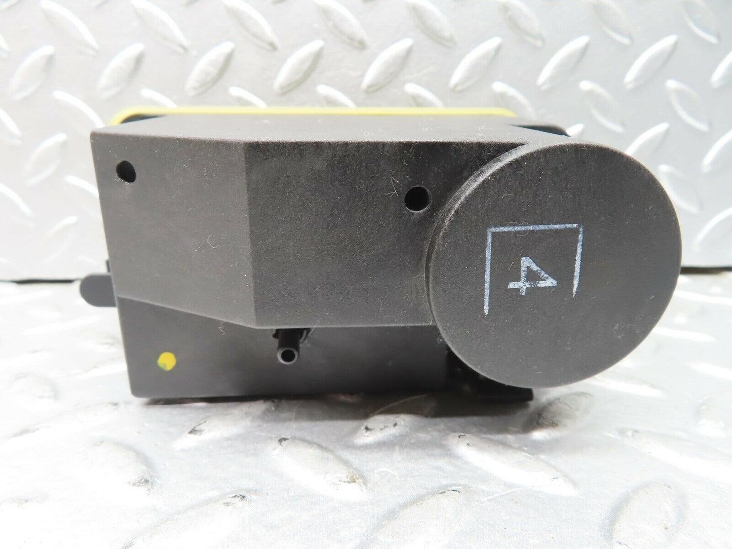 21617 Mercedes-Benz W126 300SE Central Locking Vacuum Pump 0008000948