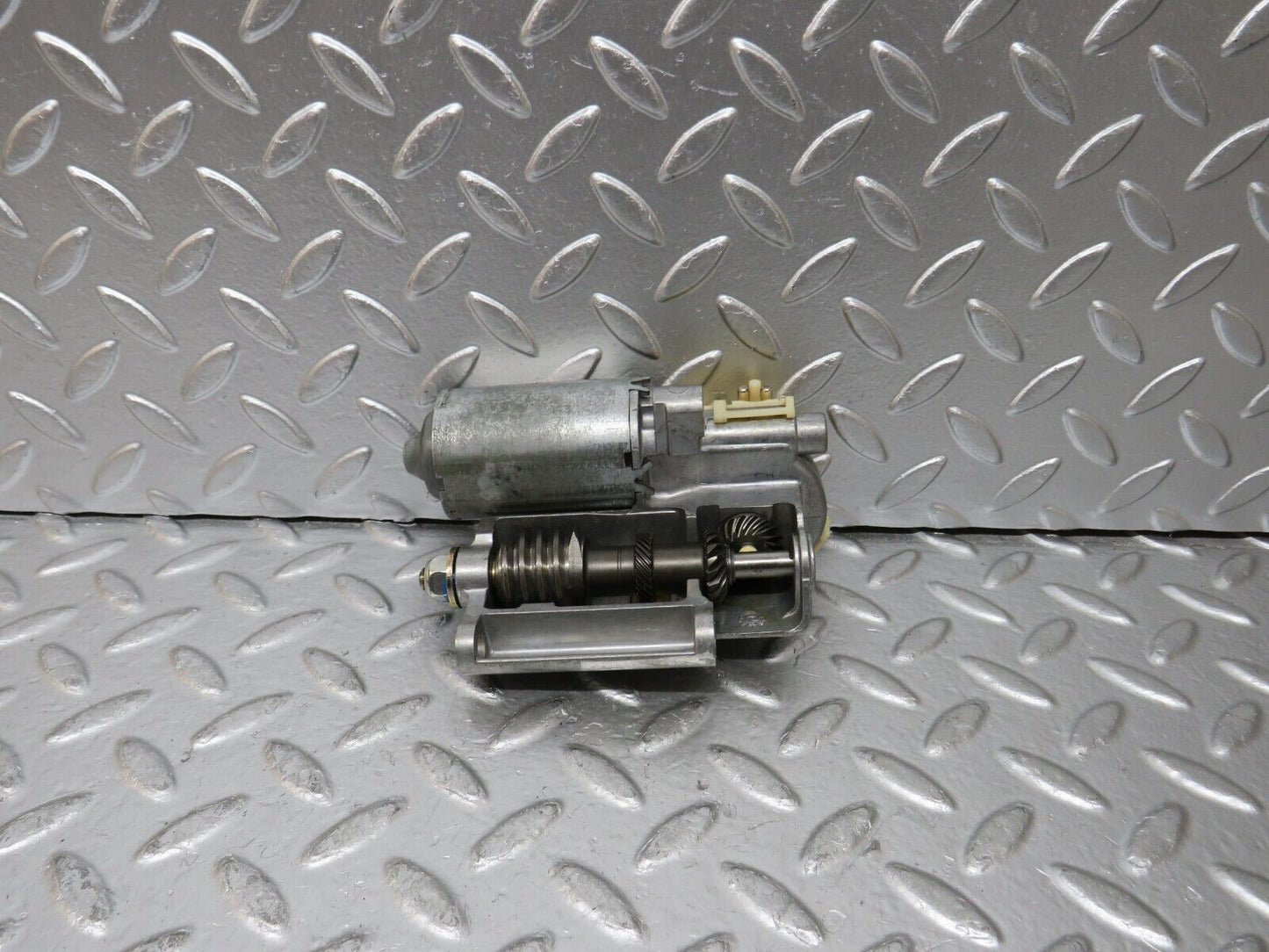 24970 Mercedes-Benz W140 S320 Steering Column Adjustment Motor 1295400888