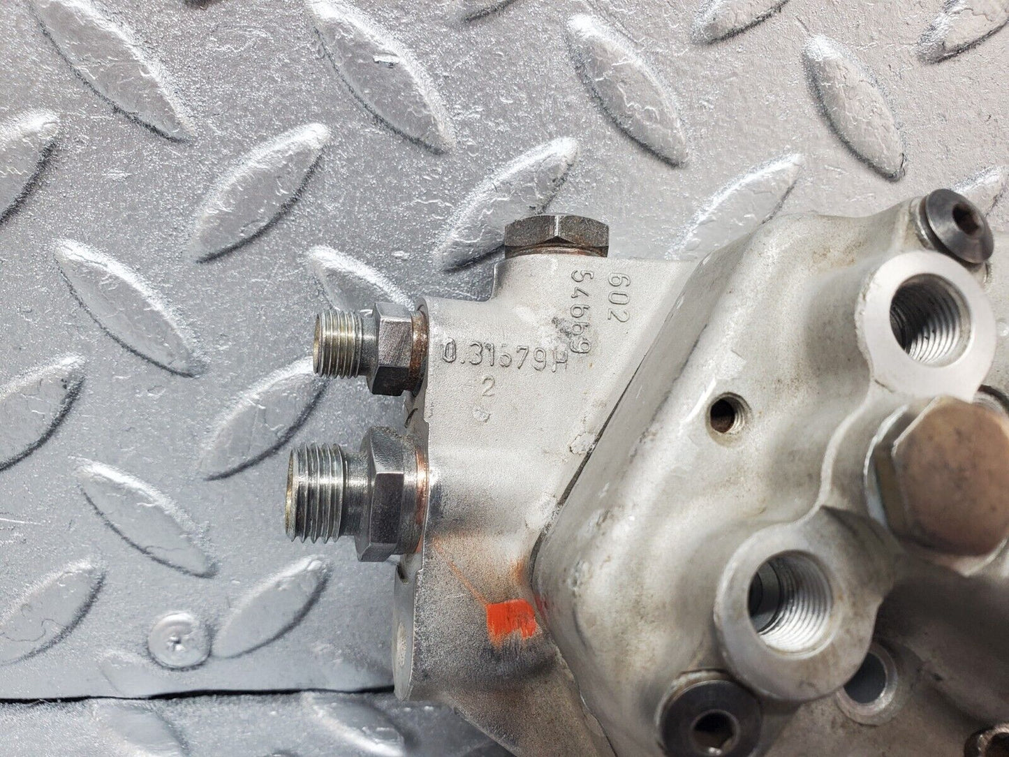 44284 Mercedes-Benz W123 280E Fuel Distributor Bosch 0438100069
