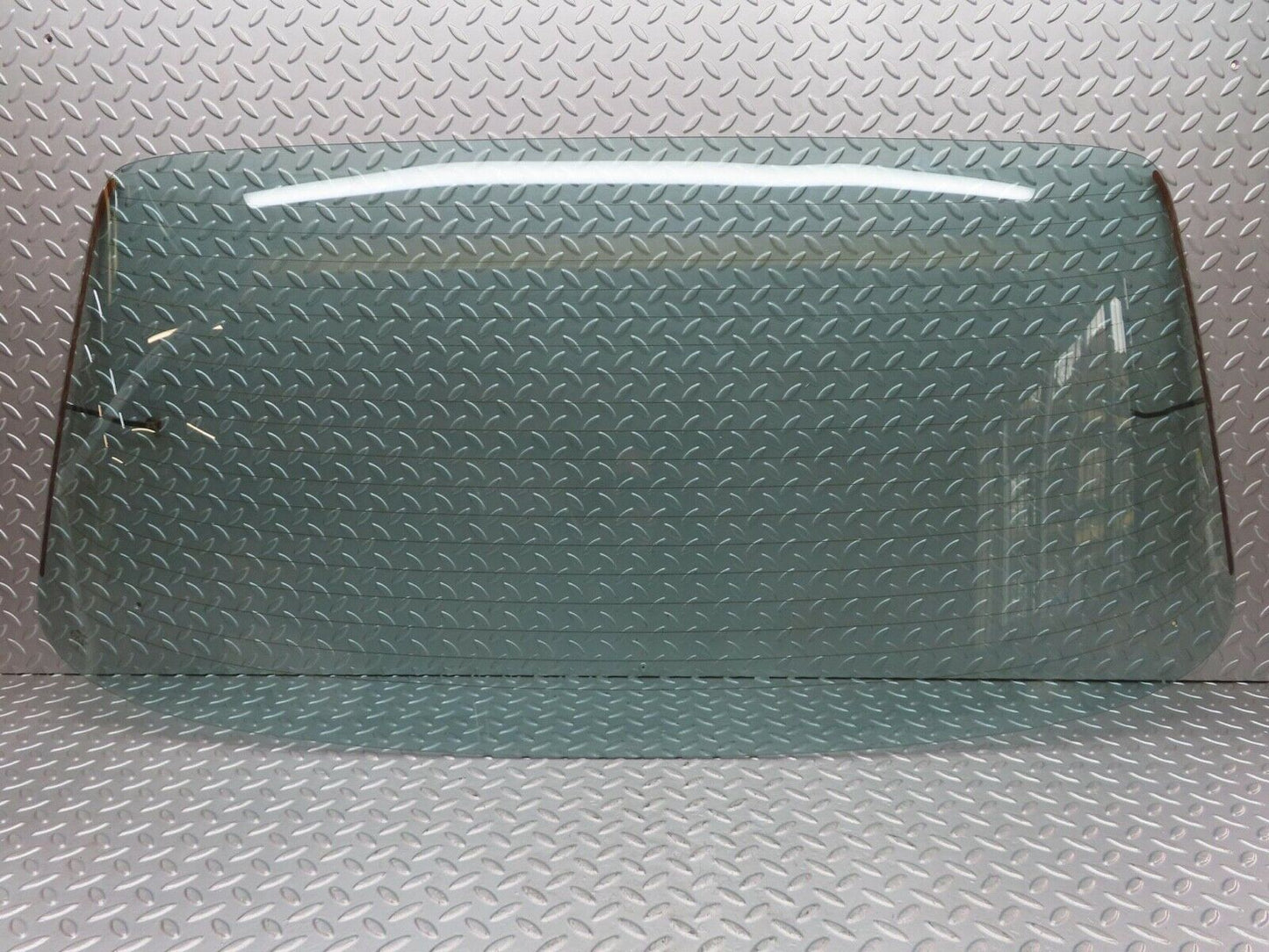 13539 Mercedes-Benz W123 200 Rear Heated Windscreen Glass