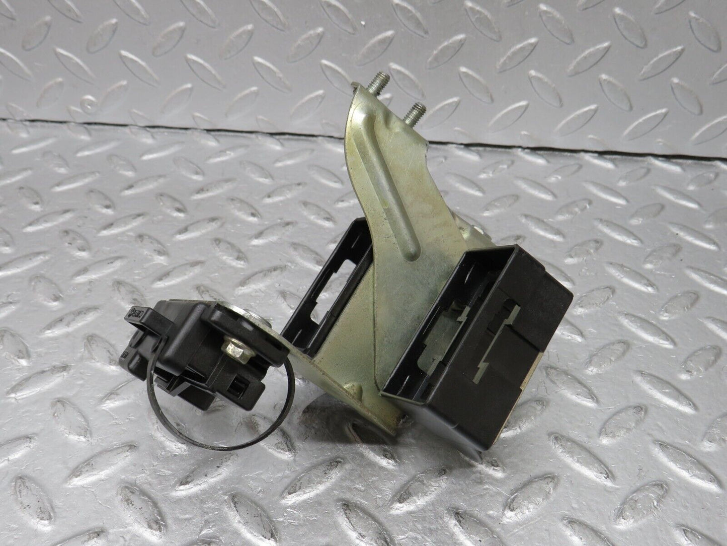 36186 Mercedes-Benz W126 420SE Diagnostic Connector With Bracket 1265459740