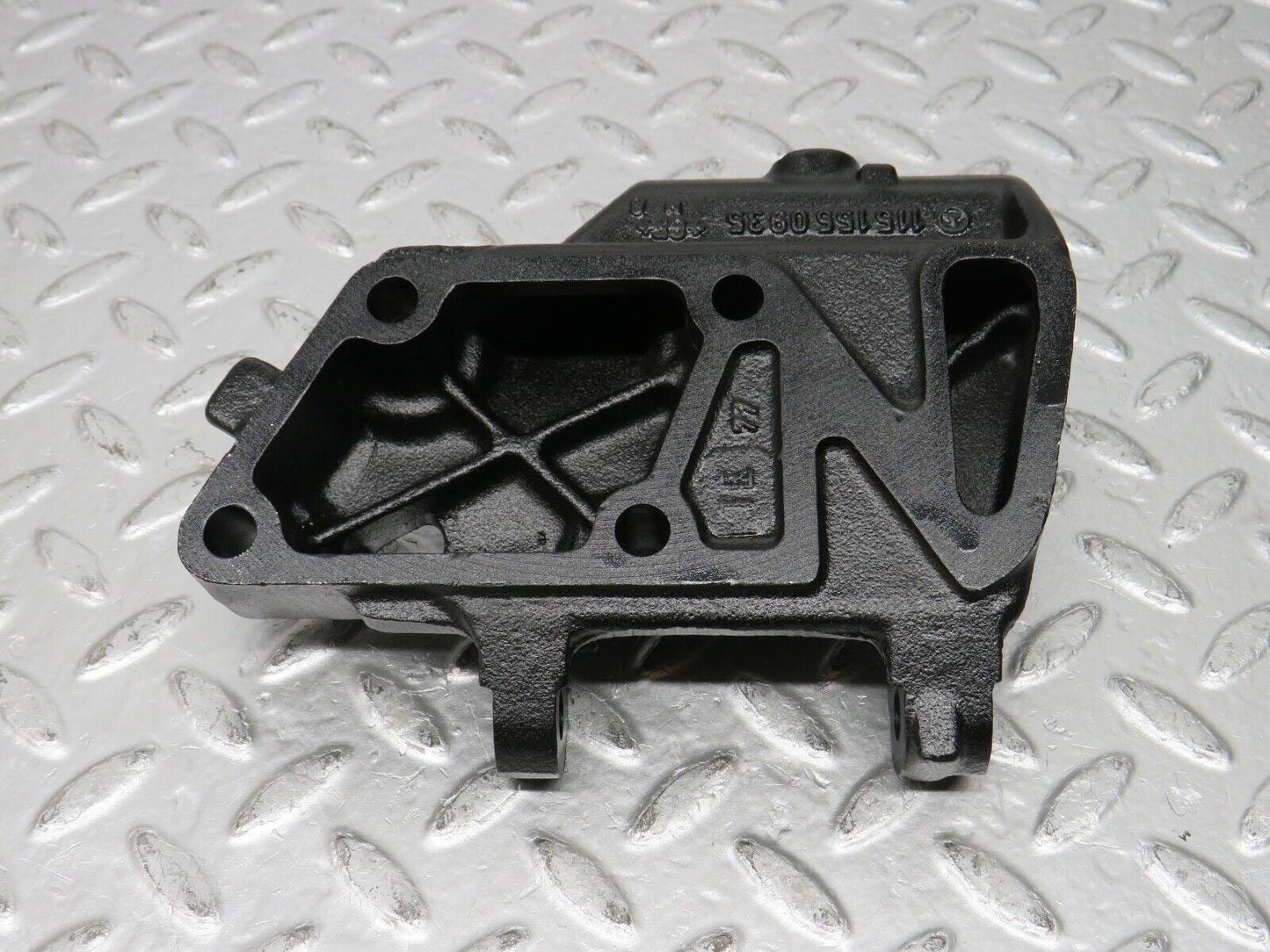 31118 Mercedes-Benz W123 200D Alternator Generator Bracket 1151550935