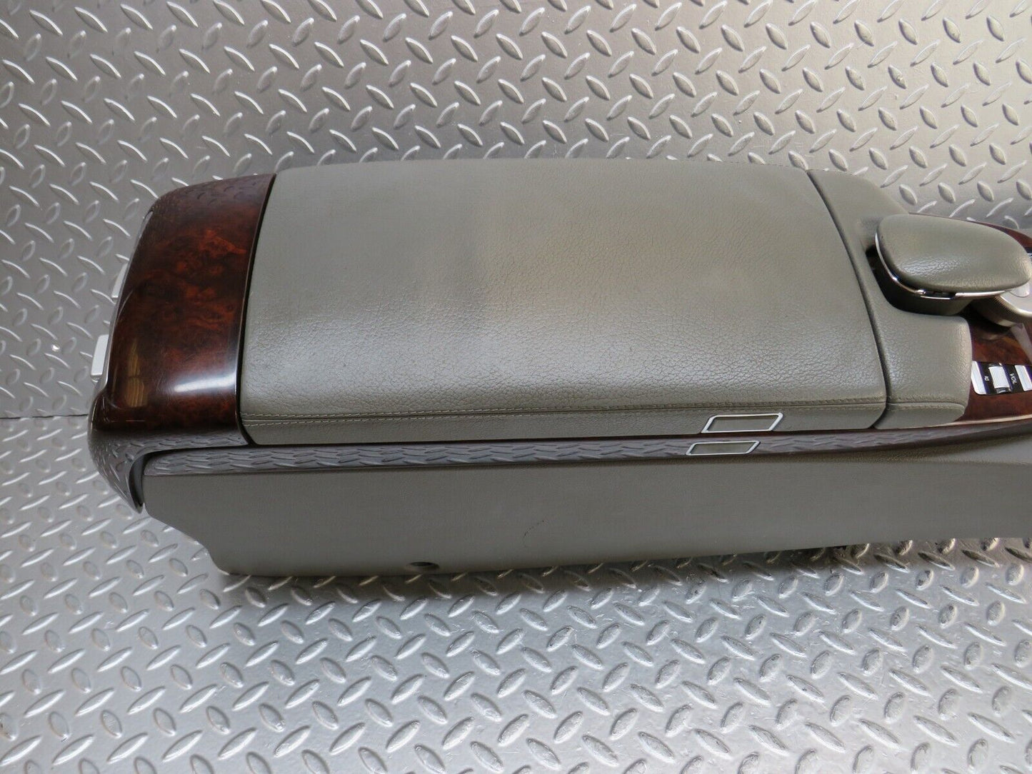 35124 Mercedes-Benz W221 Centre Console