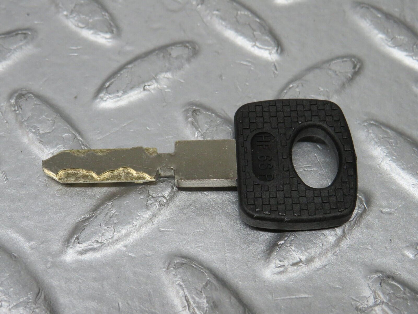 34662 Mercedes-Benz C126 380SEC Coupe Left Exterior Door Handle With Key