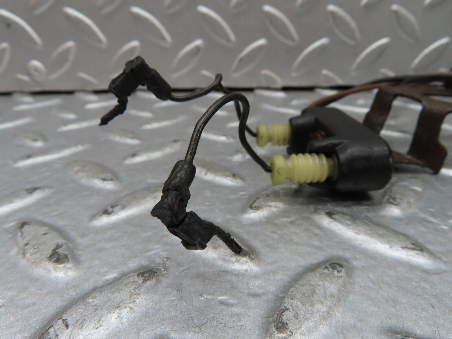 19270 Mercedes-Benz W123 300D Front Brake Pads Sensor Pair 0085451728