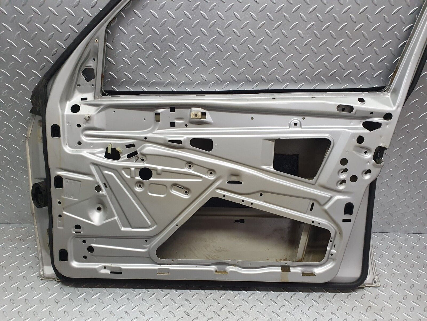 42969 Mercedes-Benz W201 190 Front Right Door