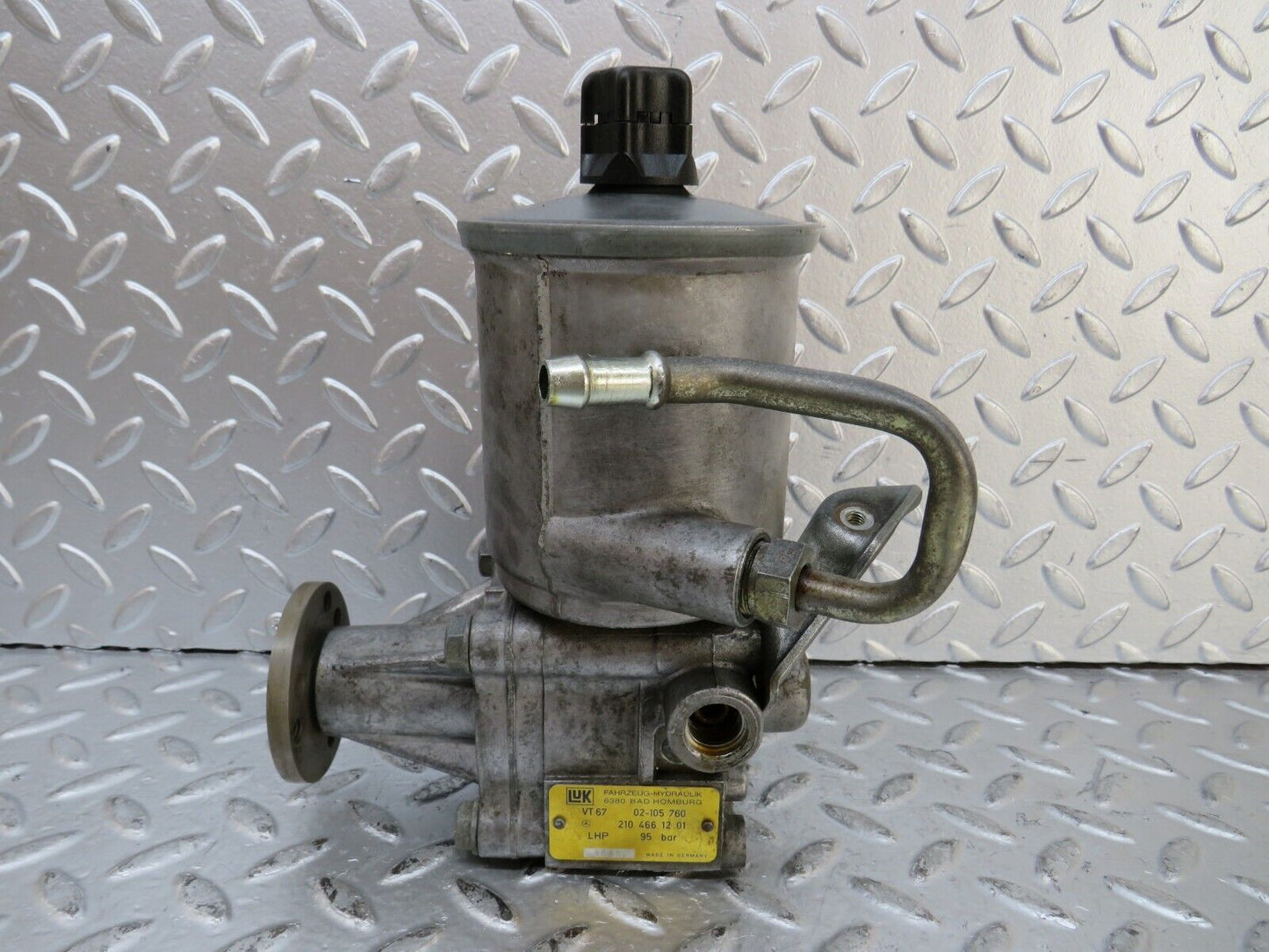 26665 Mercedes-Benz C124 220CE Power Steering Pump Luk 2104661201 02-105 760