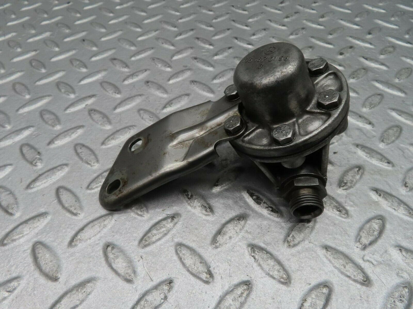 16670 Mercedes-Benz C107 380SLC Oil Pressure Damper 1161870494