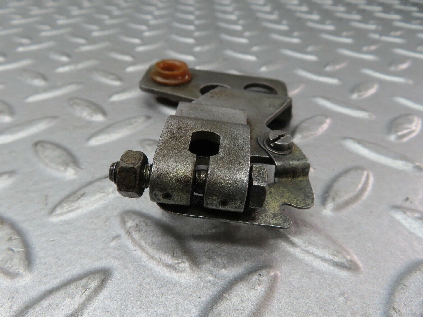 17814 Mercedes-Benz W116 450SEL Gearbox Linkage Bracket