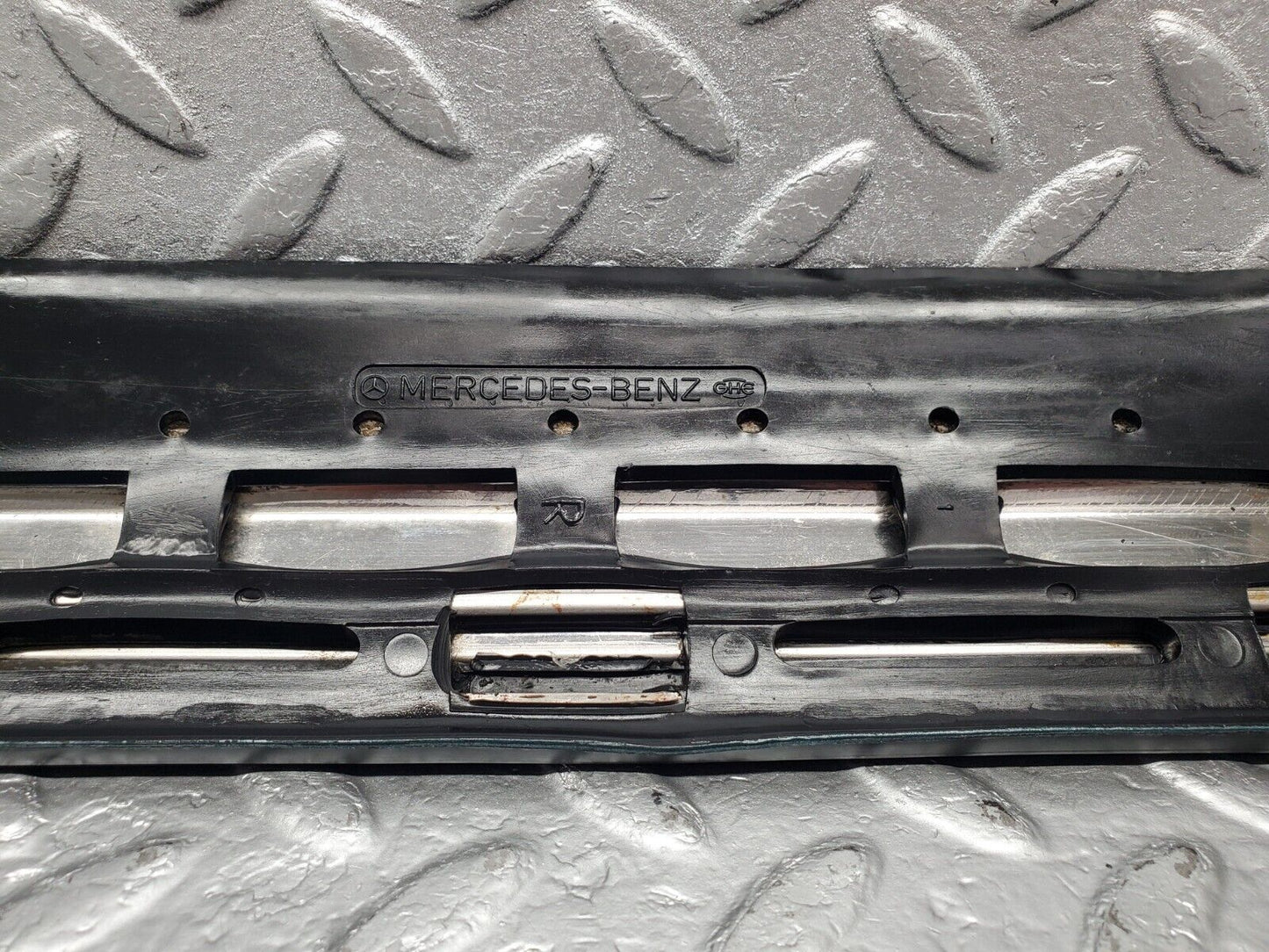 46422 Mercedes-Benz C123 280CE Coupe Front Right Fender Wing Lower Moulding Trim