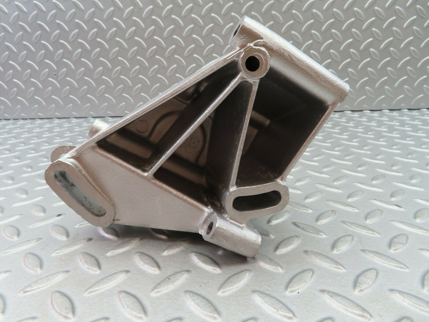 5954 Mercedes-Benz W123 200 Power Steering Pump Bracket 1234660041