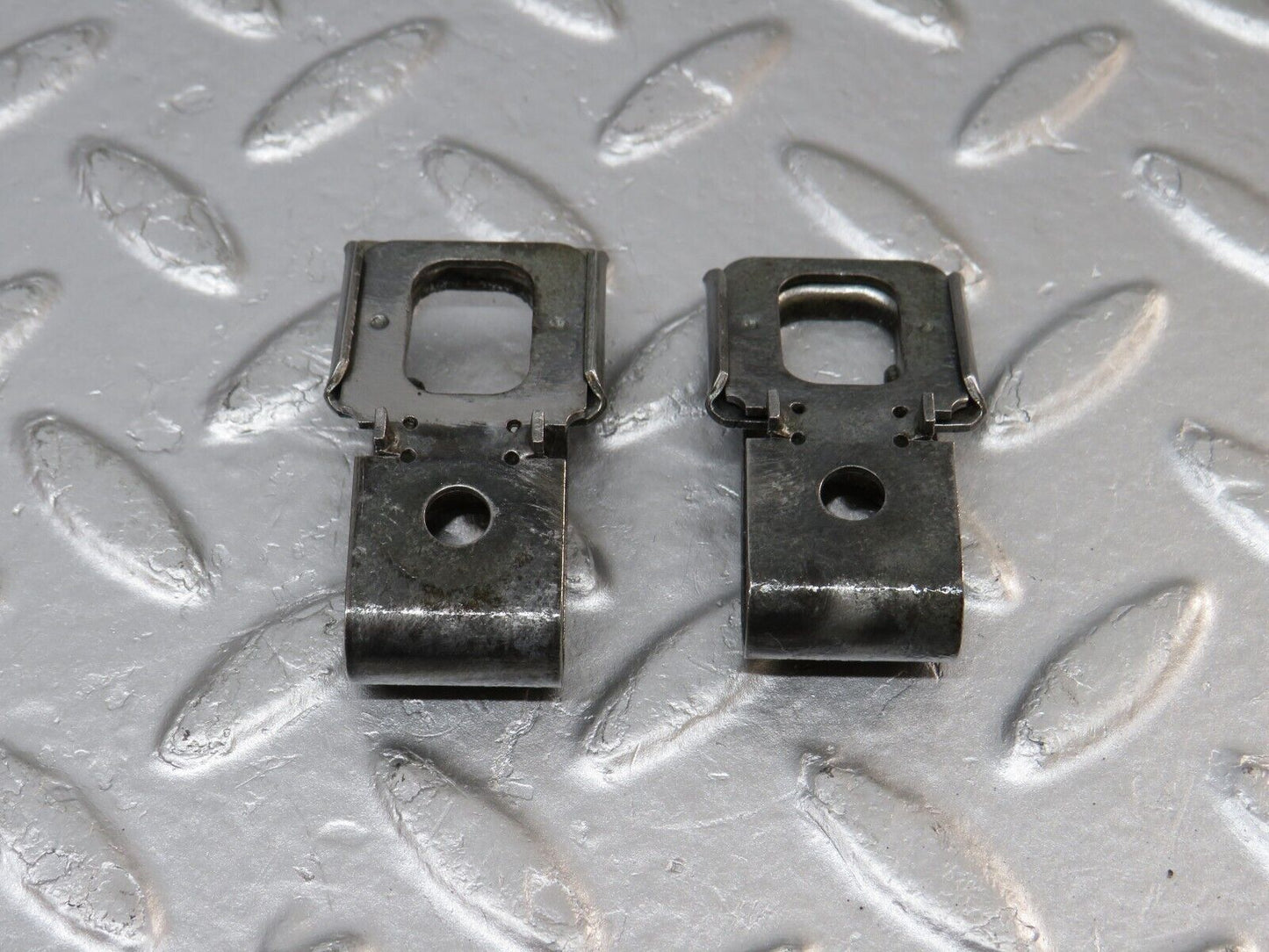 34481 Mercedes-Benz C126 380SEC Coupe Fuel Injector Bracket