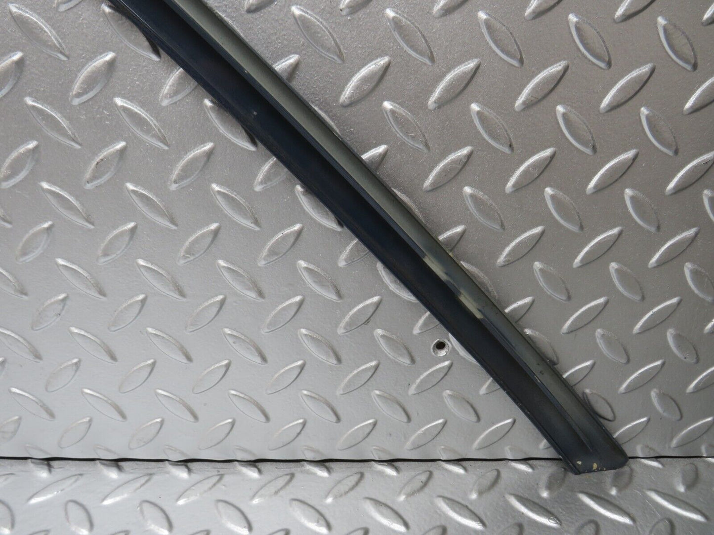 31183 Mercedes-Benz S124 220TE Wagon Front Right Door Exterior Frame Trim