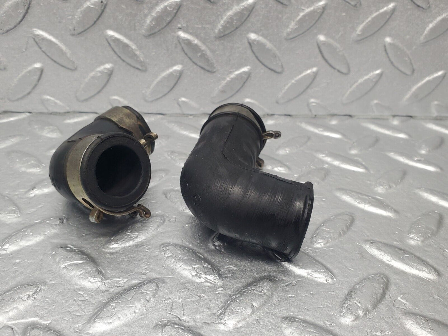 46209 Mercedes-Benz W124 280E Air Pump Hoses 1041411383 1041411283