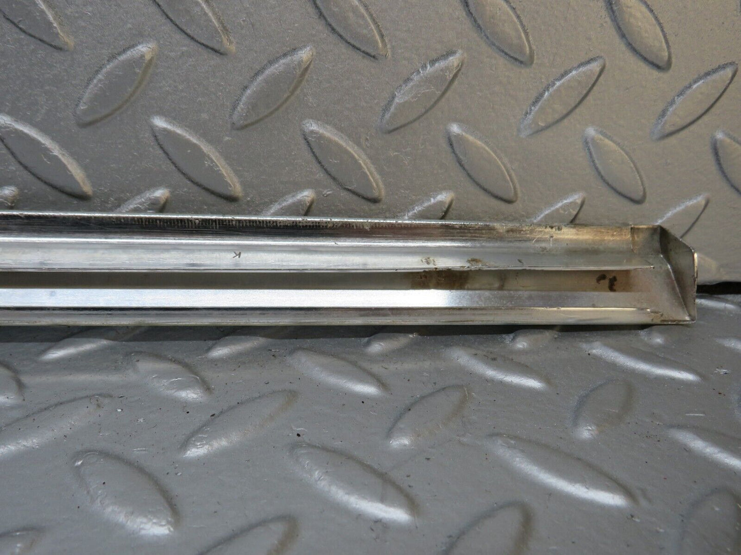 40179 Mercedes-Benz R107 350SL Coupe Right Door Chrome Trim