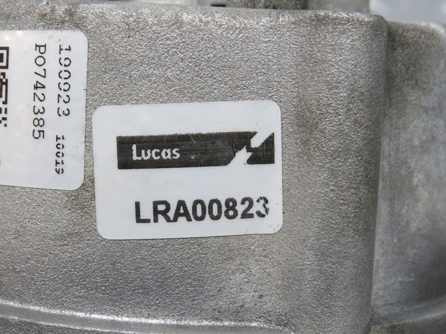 32073 Mercedes-Benz W123 230E Alternator Generator Lucas LRA00823