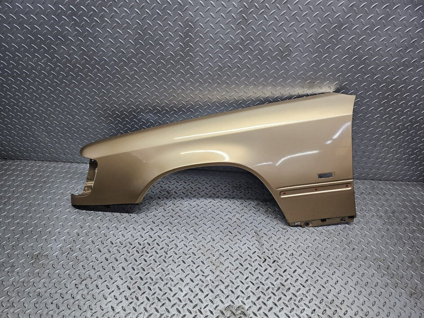 40853 Mercedes-Benz W124 200 Front Left Wing Fender