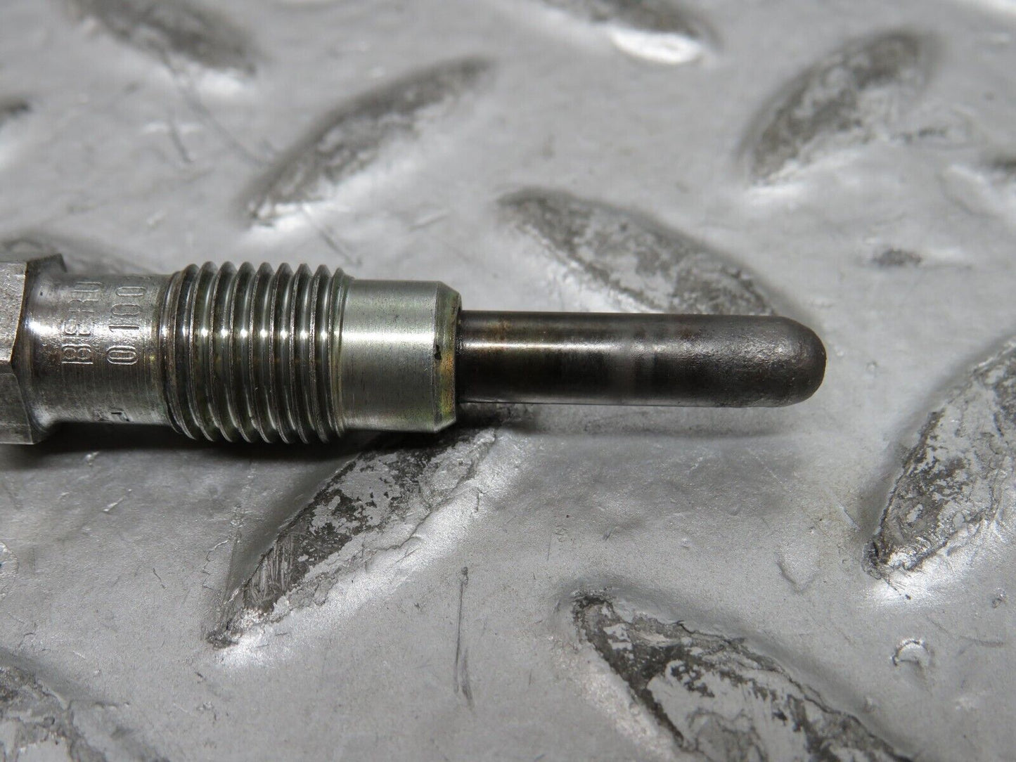 28499 Mercedes-Benz S123 240D Wagon Glow Plug Beru 0100221107