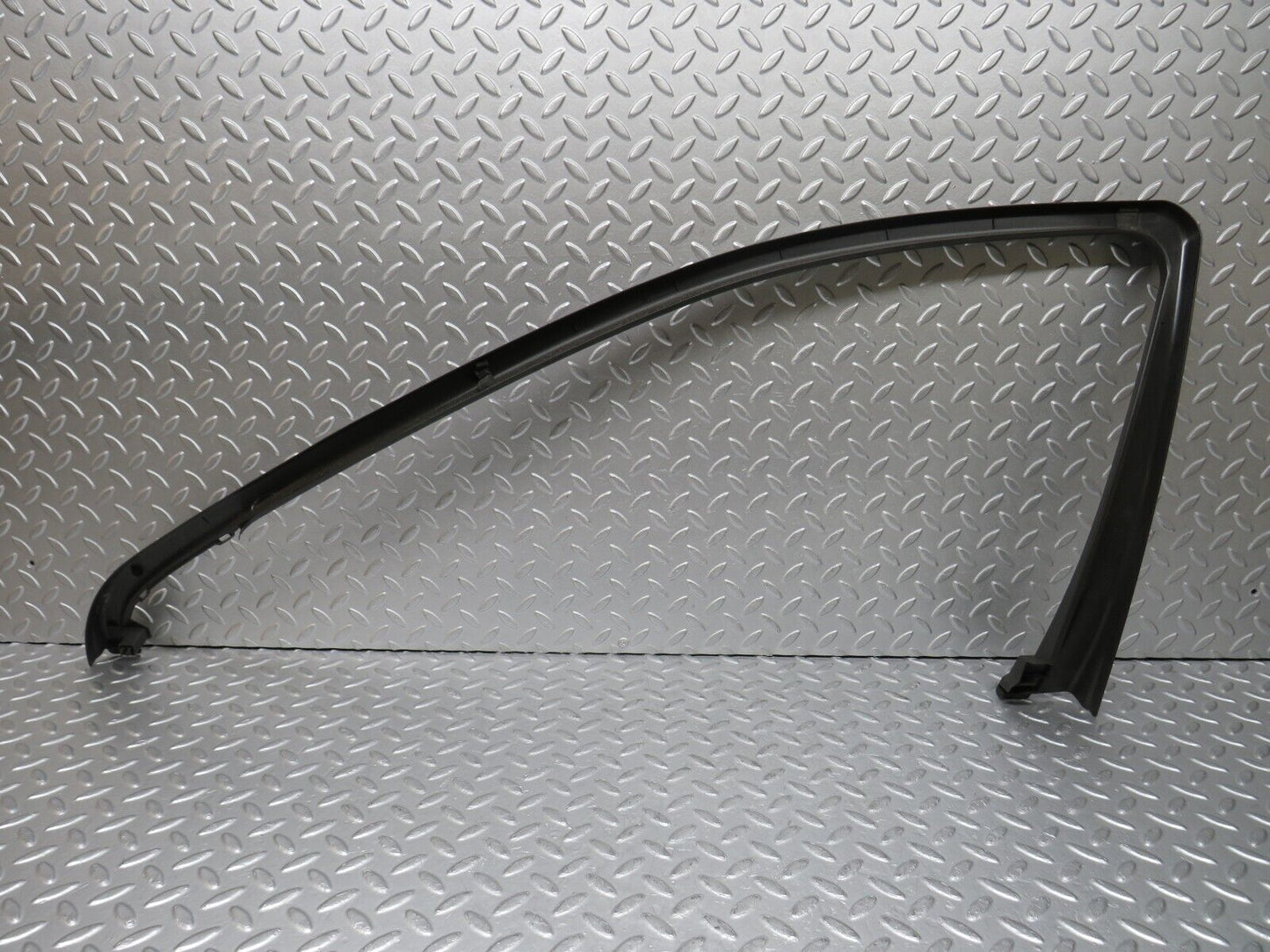 35286 Mercedes-Benz W221 Front Left Door Window Frame Trim 2217250171
