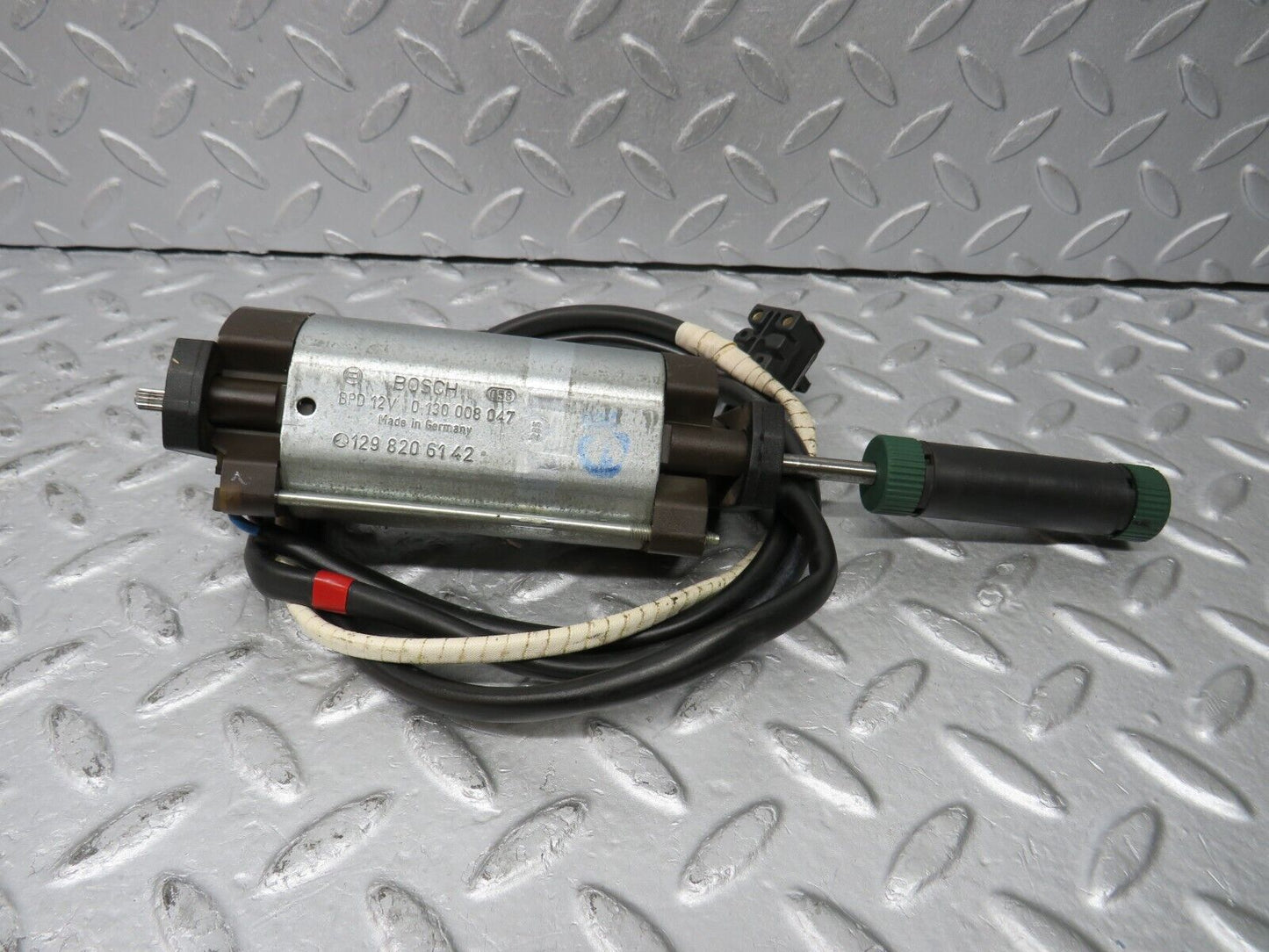 36849 Mercedes-Benz R129 300SL-24 Front Left Seat Adjustment Motor Bosch 1298206142 0130008047