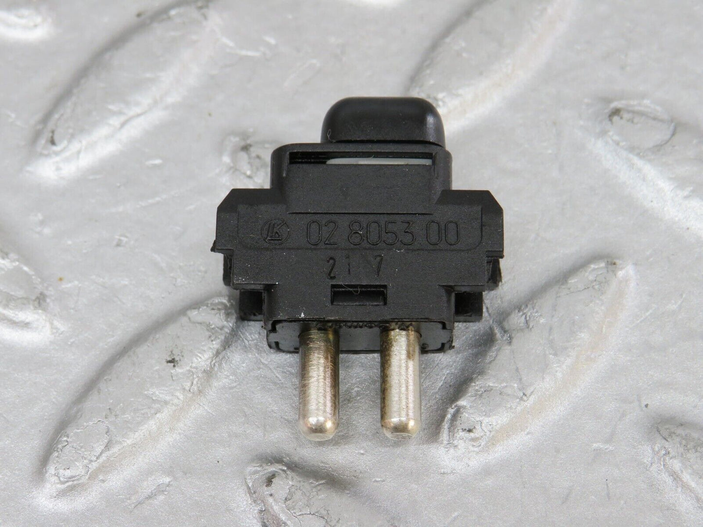 36909 Mercedes-Benz C126 420SEC Coupe Child Lock Control Switch 1248204910