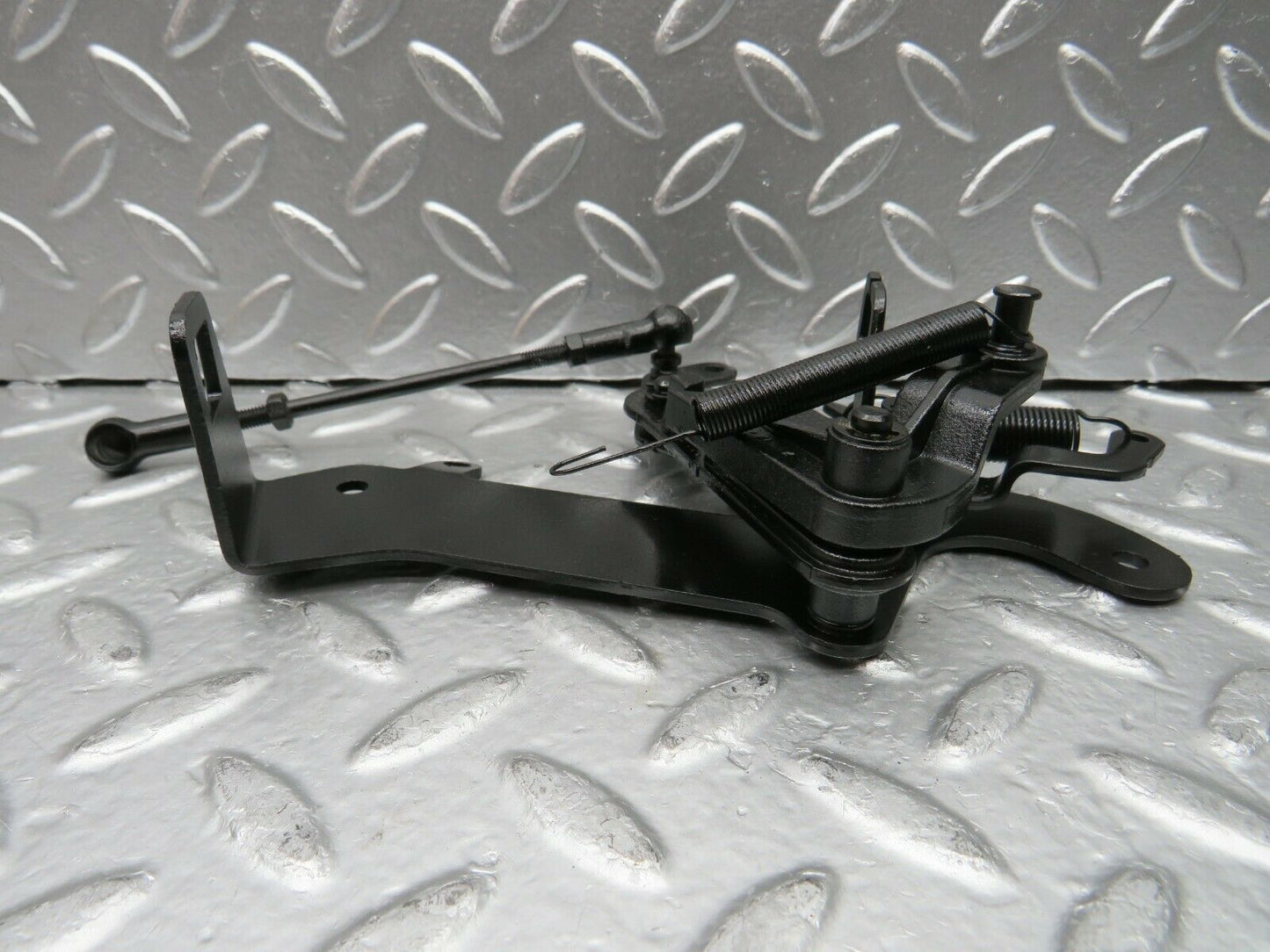 22576 Mercedes-Benz C124 E220 Coupe Throttle Linkage 1110700521
