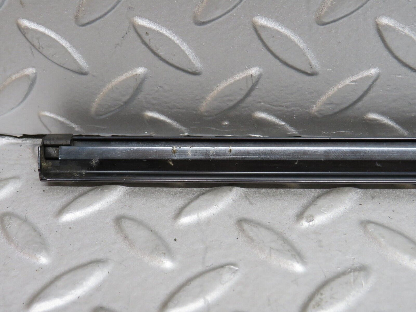 37890 Mercedes-Benz A124 320E Cabriolet Right Door Moulding Trim