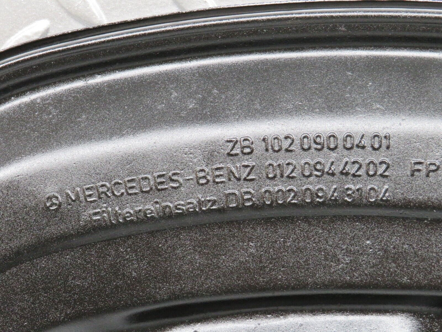 29624 Mercedes-Benz W123 230E Air Filter Box Housing Lid 0120944202
