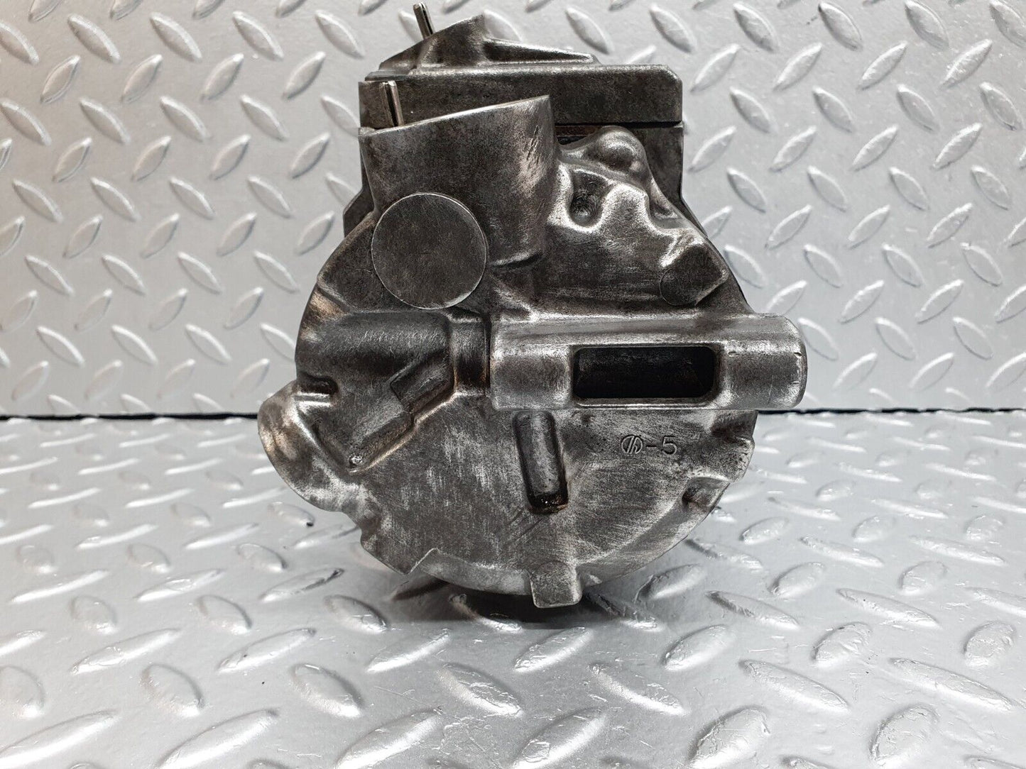 41921 Mercedes-Benz W202 C200 Air Conditioning Compressor 0002302011