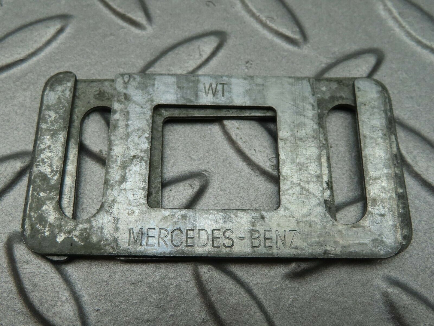 3721 Mercedes-Benz S123 200T Wagon Door Lock Latch Right Side