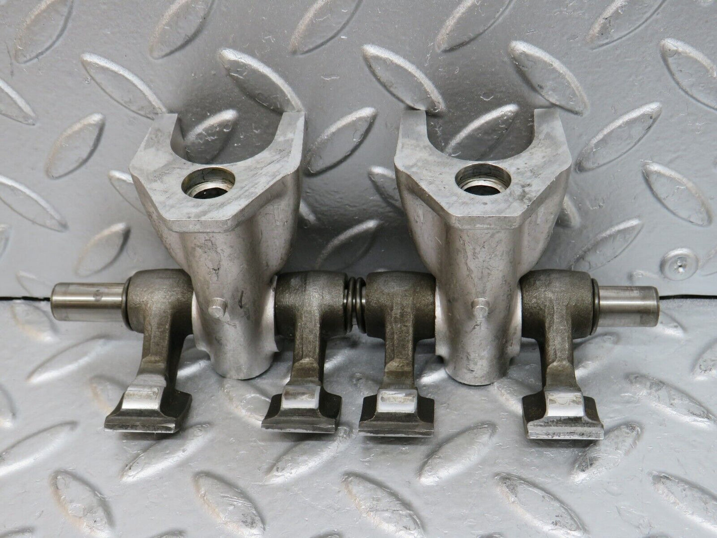 0871 Mercedes-Benz W123 240D Camshaft Rocker Arms 6160550010