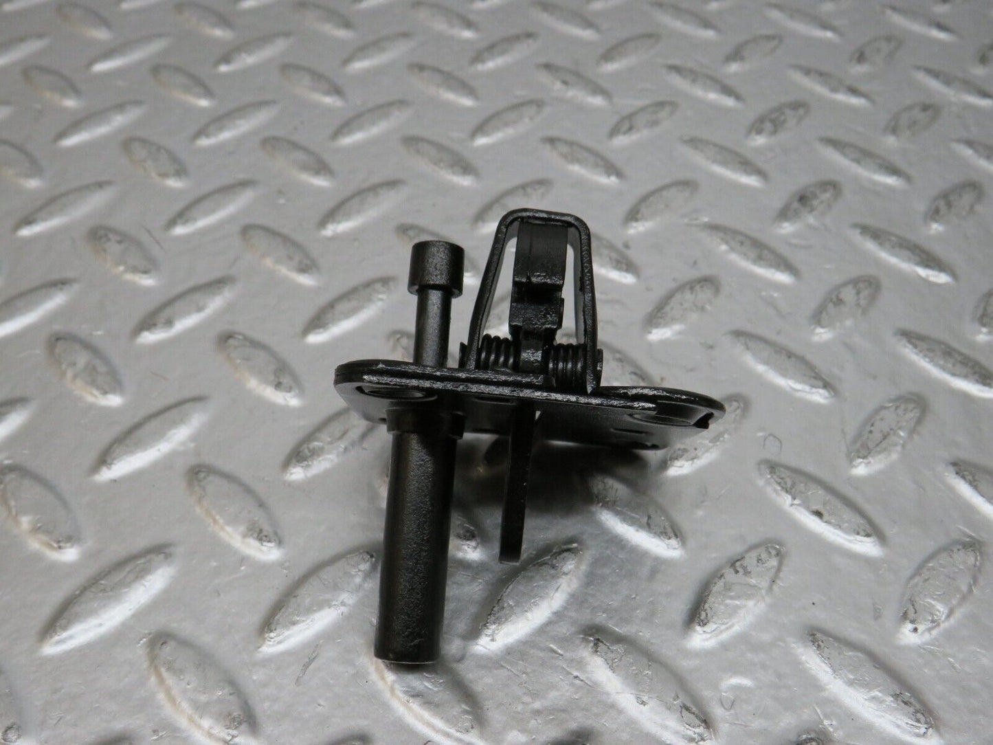 25418 Mercedes-Benz W123 200 Bonnet Lock Catch