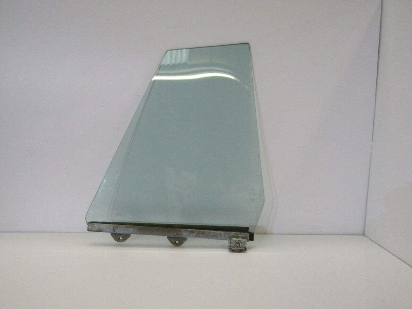 1137 Mercedes-Benz C107 350SLC Coupe Coupe Side Window Rear Left