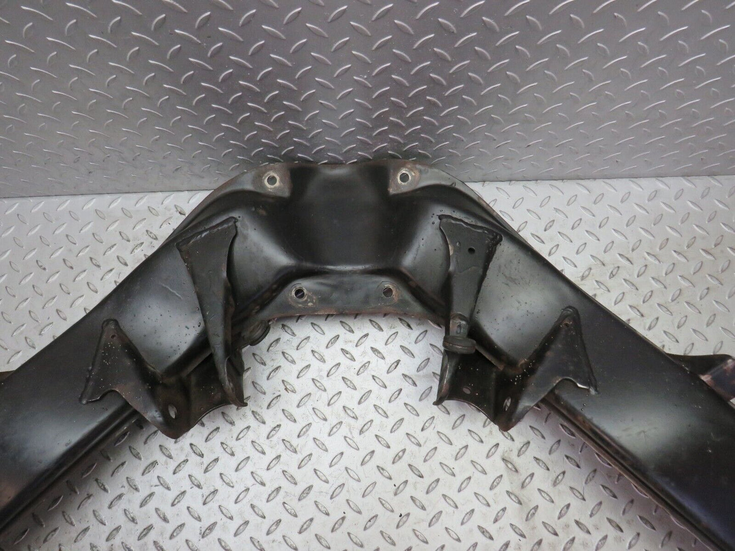 4090 Mercedes-Benz S123 200T Wagon Rear Subframe Axle Carrier Suspension