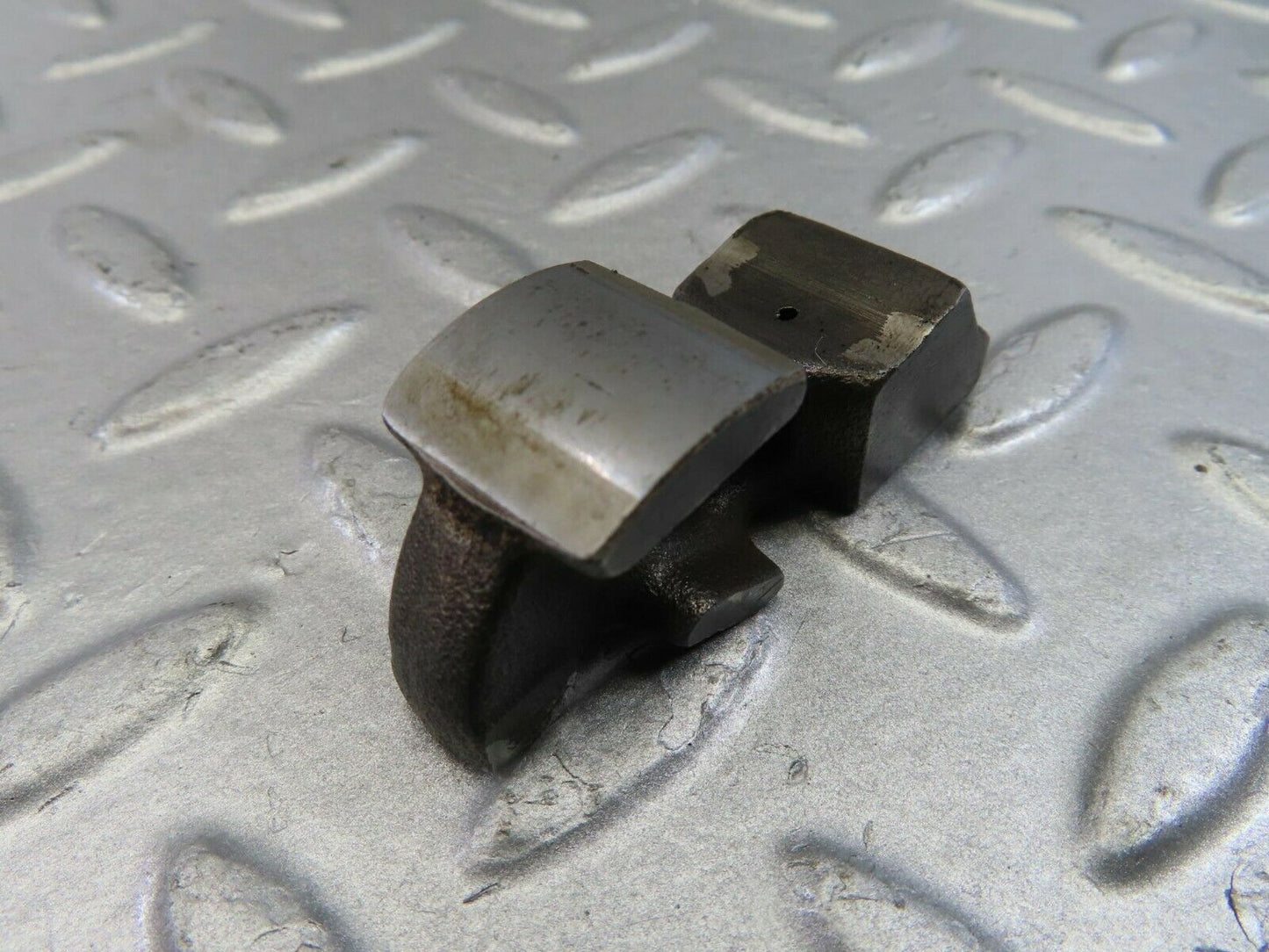 9864 Mercedes-Benz C123 280CE Coupe Valve Rocker Arm With Retaining Spring