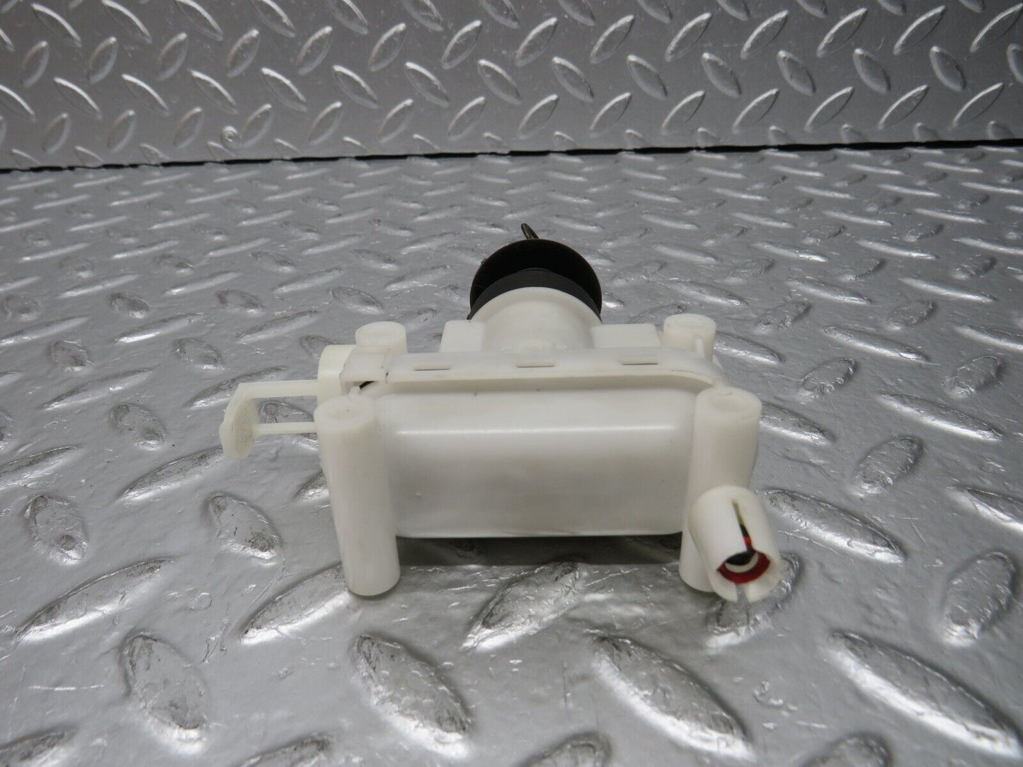 31396 Mercedes-Benz S124 220TE Door Lock Vacuum Actuator Hella Front Left