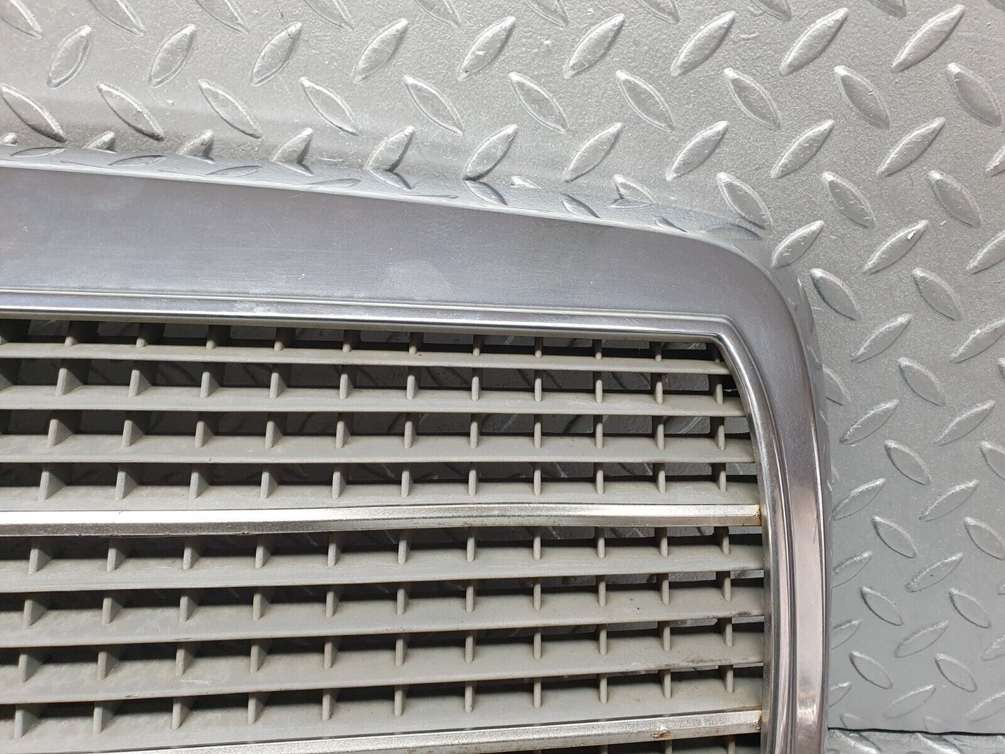 41221 Mercedes-Benz W126 300SE Bonnet Grill Chrome 1268880423