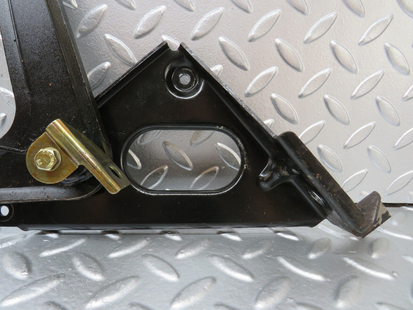 25604 Mercedes-Benz W123 200 Handbrake Regulator