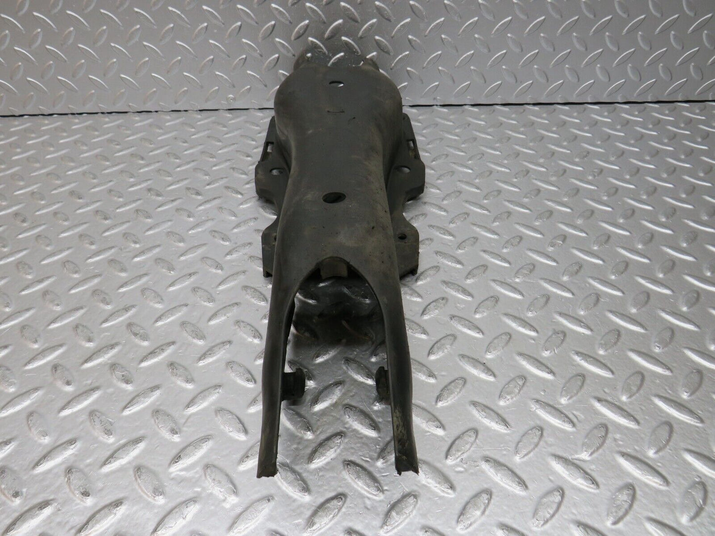 30209 Mercedes-Benz W220 S430 Rear Right Control Arm Cover 2203521188