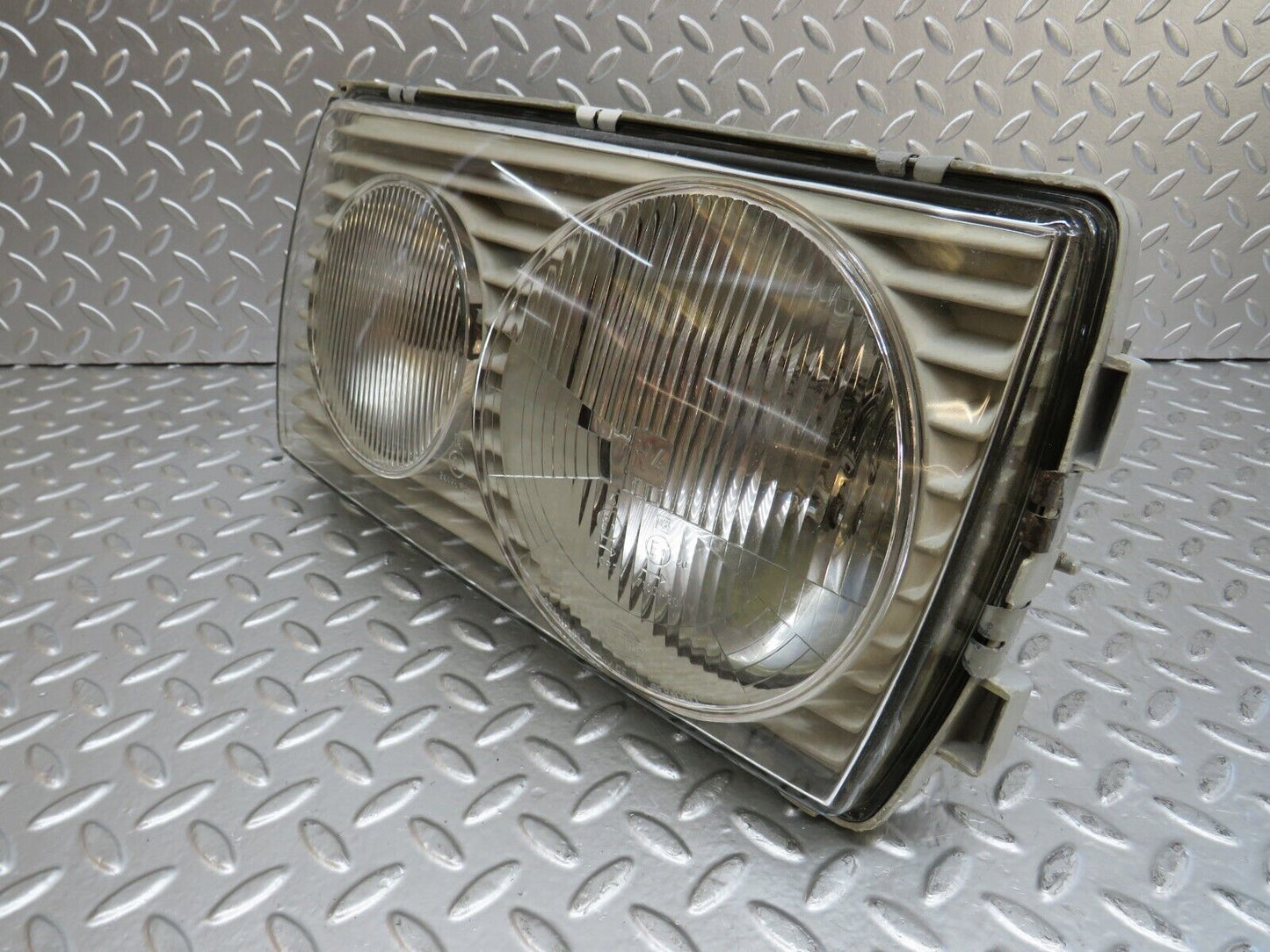 25398 Mercedes-Benz W123 200 Headlight Left Hella 11768300