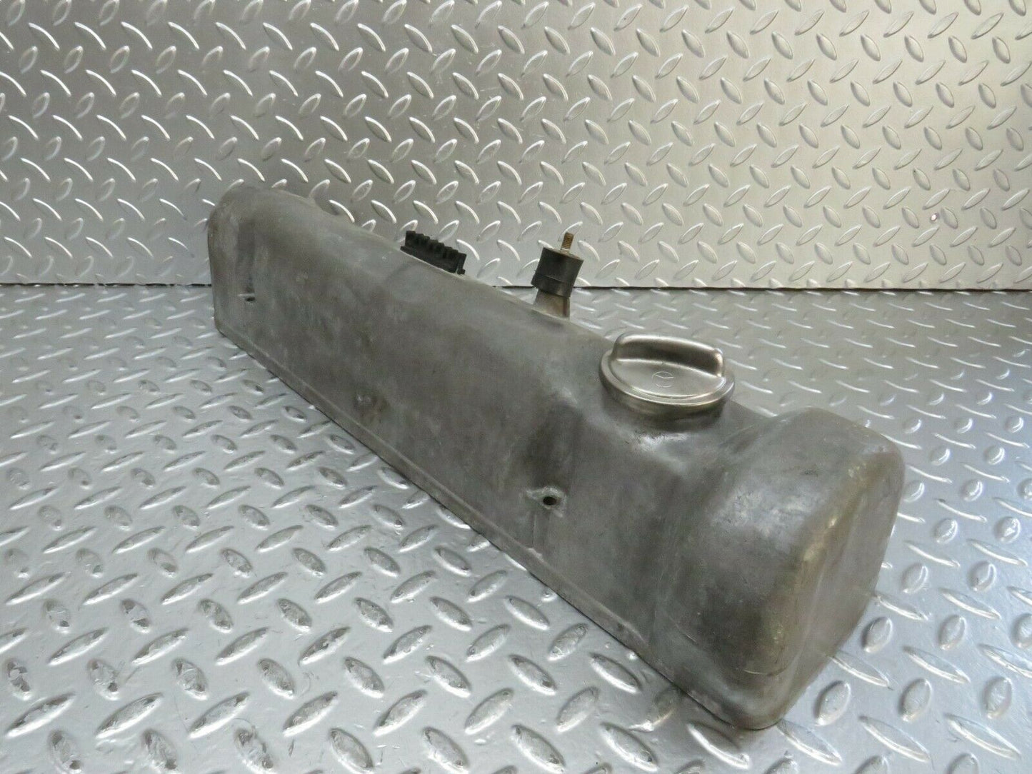 23856 Mercedes-Benz C107 450SLC Cylinder Head Valve Cover Right 1160163305