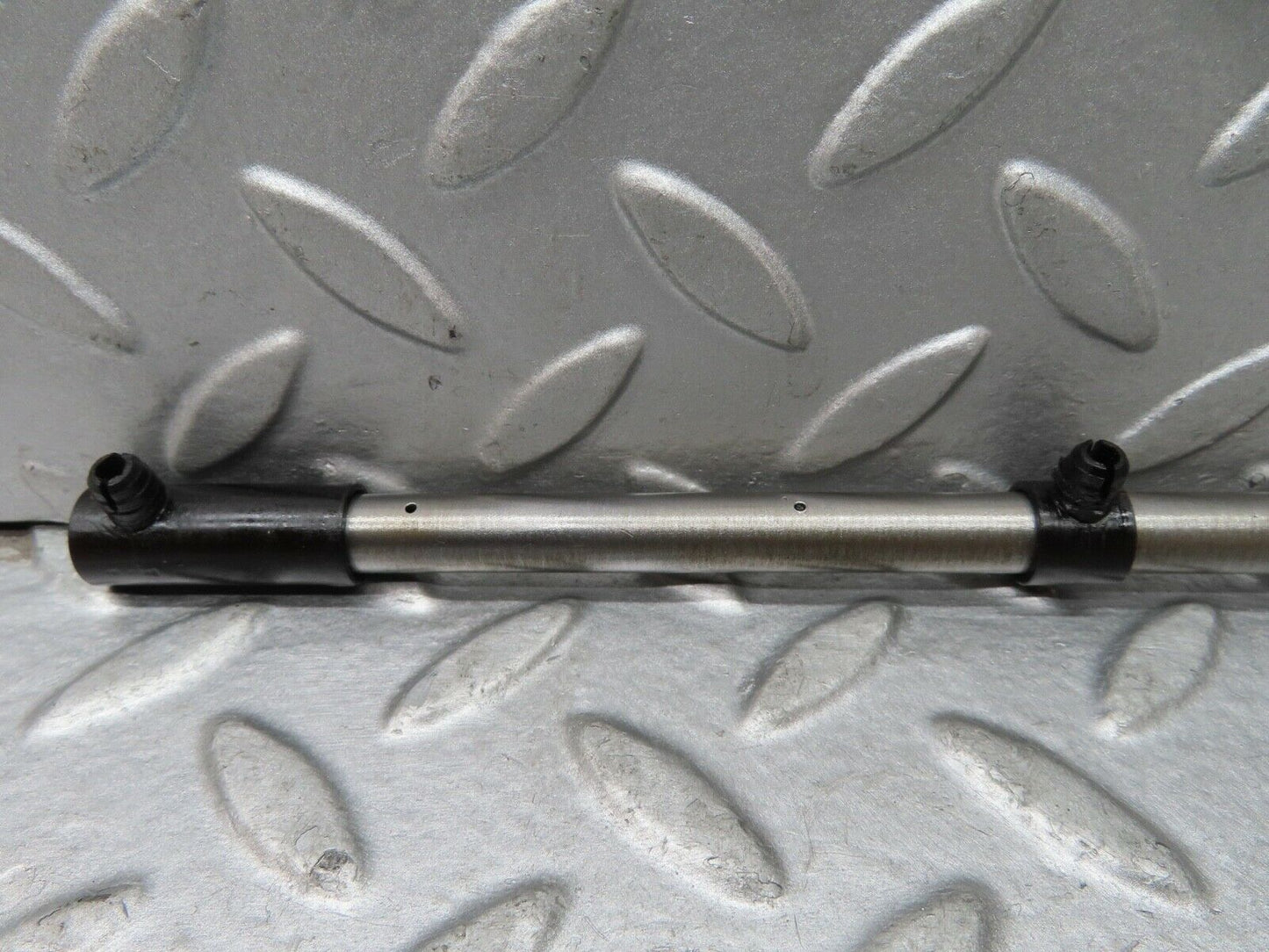 17789 Mercedes-Benz W116 450SEL Camshaft Oil Tube