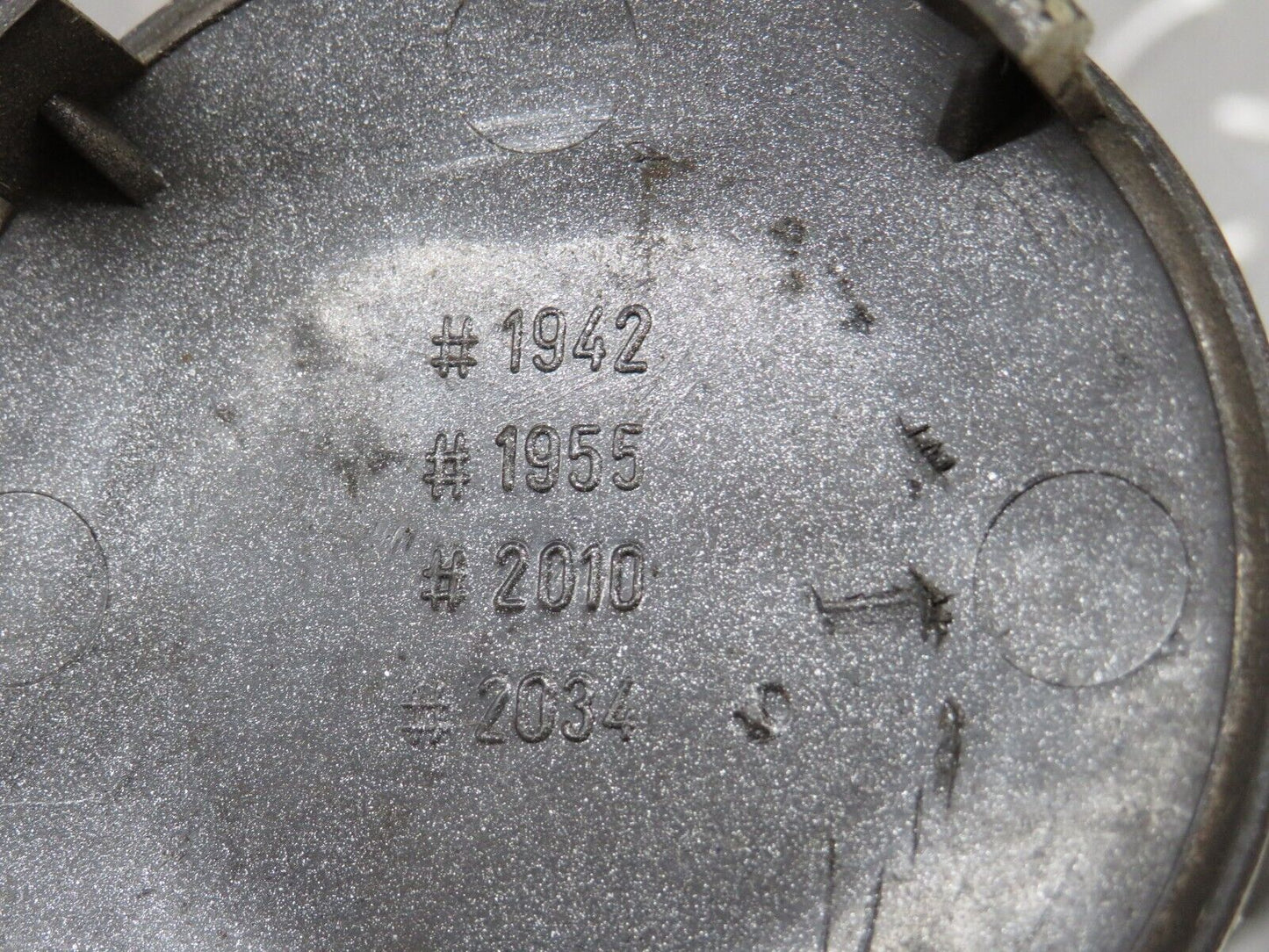 34196 Mercedes-Benz W124 260E Wheel Hub Cap Set