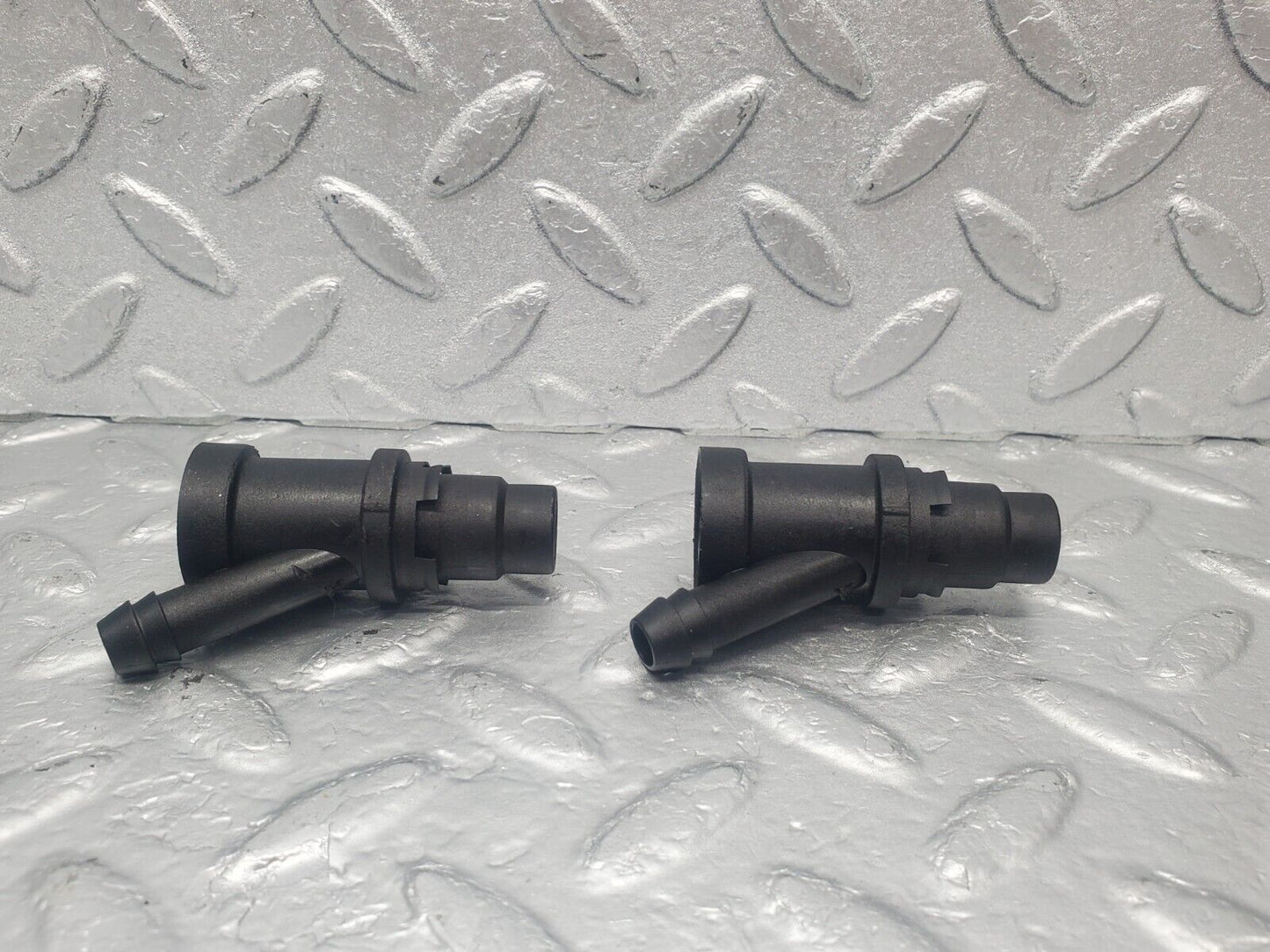 46037 Mercedes-Benz W126 420SE Fuel Injector Holder 2X