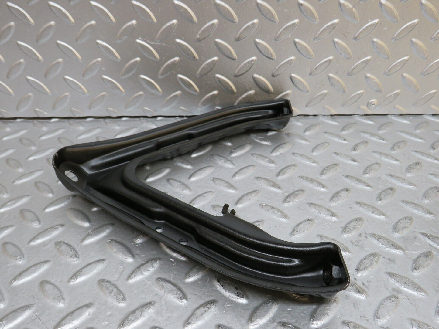 29428 Mercedes-Benz W124 230E Air Intake Manifold Bracket