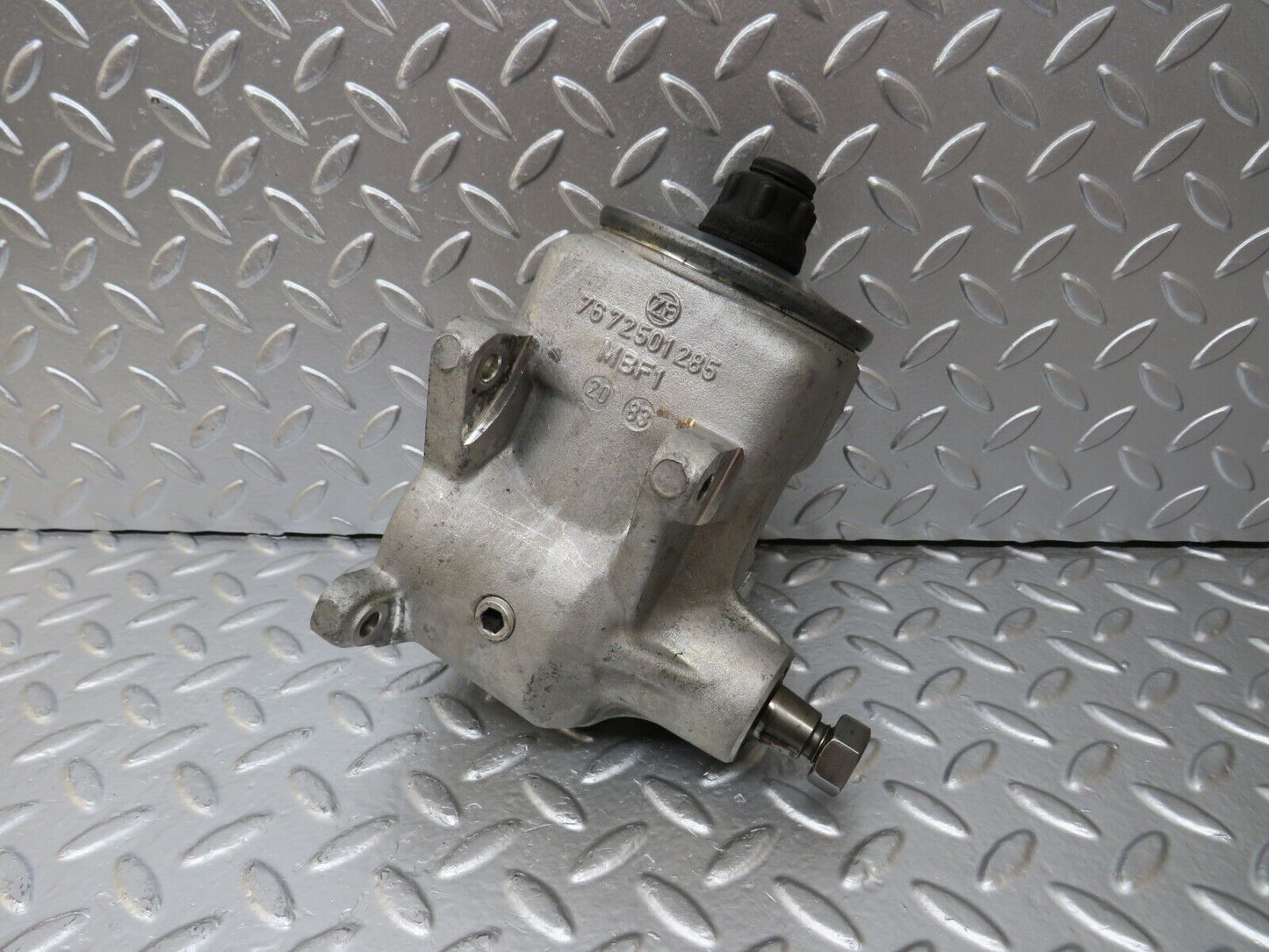 25584 Mercedes-Benz W123 200 Power Steering Pump 1264601380