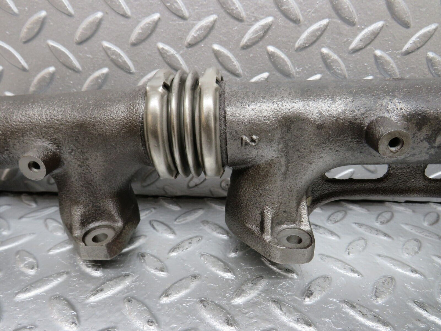 33115 Mercedes-Benz W126 380 V8 Exhaust Manifold Right 1161422402 1161420602