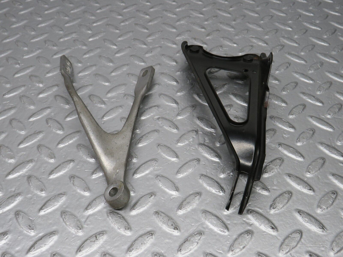 38867 Mercedes-Benz W201 190E 2.6L Steering Column Bracket
